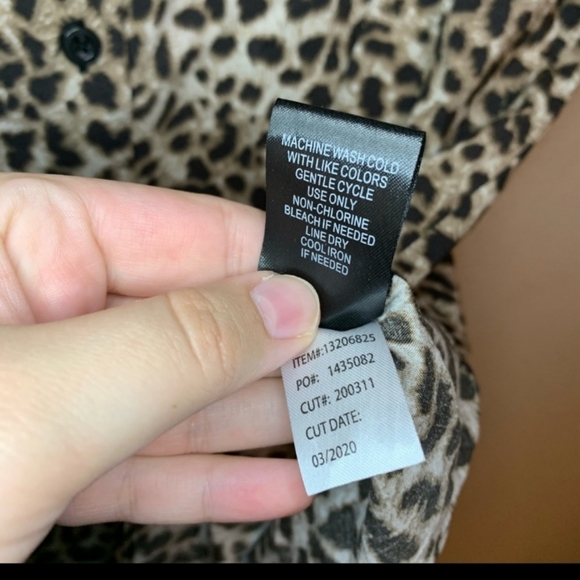Torrid Cheetah print Front tie top - Picture 7 of 9